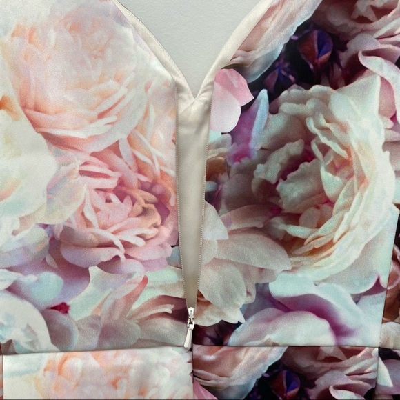 Ever New Melbourne Floral Pattern V-Neck Dress - Picture 4 of 7